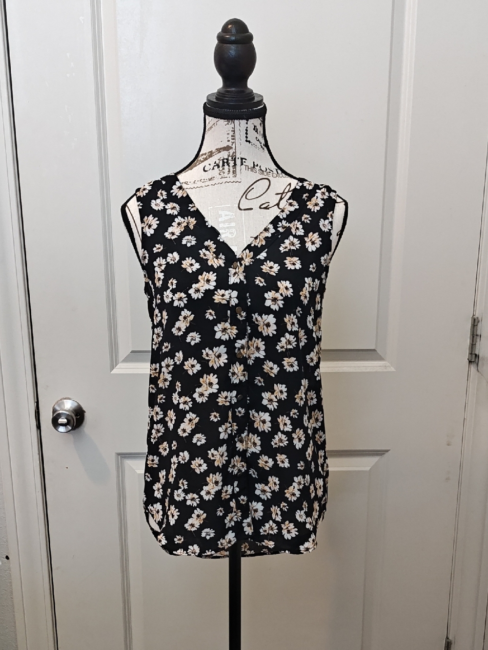 Maurices Black Daisy-Print V-Neck Sleeveless Camisole